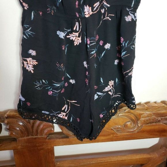 Kendall & Kylie Black With Floral Design Romper - Picture 8 of 9